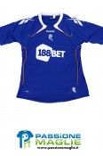 La seconda maglia del Bolton Wanderers da trasferta e di colore blu Maglia away Bolton 2010-2011