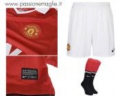 Particolari, calzoncini e calzettoni del nuovo kit del Manchester United Dettagli maglia Manchester 2010-11