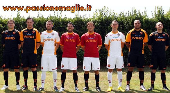 La collezione Kappa per la Roma 2010-2011 Divise Roma 2010-11
