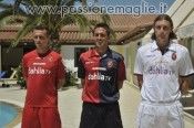 I nuovi kit Macron per il Cagliari 2010-2011