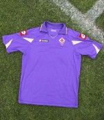 La maglia viola della Fiorentina 2010-2011 firmata Lotto Maglia Fiorentina home 2010-11