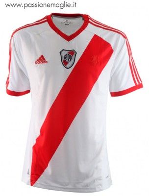 La nuova maglia del River Plate 2010-2011, realizzata da Adidas Maglia River Plate 2010-2011