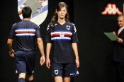 La maglia blu dundee della nuova Sampdoria 2010-11 Terza maglia Sampdoria 2010-2011