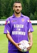 Prima divisa della Fiorentina con lo slogan "Il calcio è un divertimento" Prima maglia Fiorentina 2010-2011