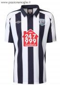 La prima maglia del West Bromwich Albion 2010-2011 by Umbro Maglia West Bromwich home