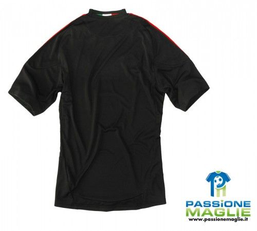 Il retro della divisa nera del Milan 2010-2011