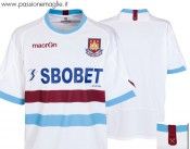 La seconda maglia del West Ham 2010-2011 realizzata da Macron Seconda maglia West Ham 2010-11