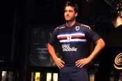La terza maglia della Sampdoria di colore blu notte, stagione 2010-11 Terza maglia blu notte Sampdoria
