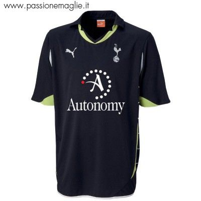 La terza maglia del Tottenham di colore blu navy con inserti verdi Terza maglia Tottenham 2010-2011
