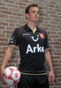 La terza maglia nera del Twente Fc prodotta da Diadora Terza maglia Twente 2010-2011
