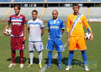 Le nuove divise dell'Empoli realizzate da Asics Maglie Empoli 2010-2011