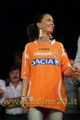 Sponsor Dacia e Lumberjack sulla casacca arancione Seconda maglia away Udinese
