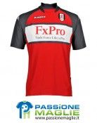Rossa, grigio, bianco: i colori della casacca da trasferta del Fulham Maglia away Fulham 2010-2011