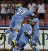 Esultanza di gruppo per i calciatori azzurri al gol