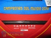 Il colletto con la scritta di campioni del mondo Interno colletto maglia Spagna 2010