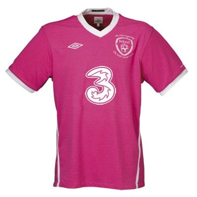 La divisa dell'Irlanda per supportare la ricerca sul cancro Maglia Irlanda rosa 2010 contro il cancro al seno