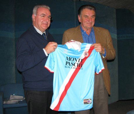 Bompieri e Sodano con la maglia dei 100 anni