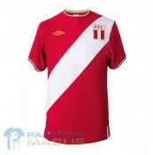 La maglia da trasferta del Perù, rossa con banda trasversale bianca Seconda maglia Perù 2011-2012