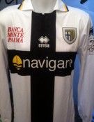 La maglia crociata del Parma per i 97 anni della società Maglia crociata Parma 97 anni