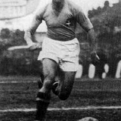 Giuseppe Meazza con la maglia azzurra dell'Italia