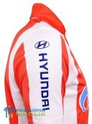 Un particolare delle maniche con lo sponsor Hyundai