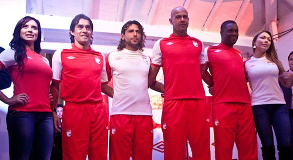 La presentazione delle maglie 2011 del Santa Fe