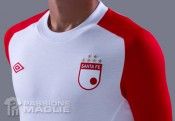 La maglia da trasferta dei colombiani del Santa Fe