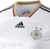 Lo speciale sfondo della prima divisa della Germania