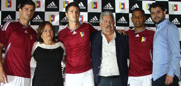 La presentazione delle nuove maglie del Venezuela per il 2011 Presentazione divise Venezuela 2011