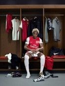 Alex Song con il nuovo kit dei Gunners 11-12