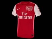 Prima maglia dell'Arsenal 2011-2012 firmata Nike Maglia Arsenal home 2011-2012