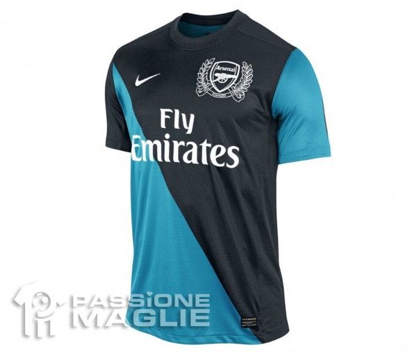 La seconda maglia dell Arsenal 2011 2012 targata Nike