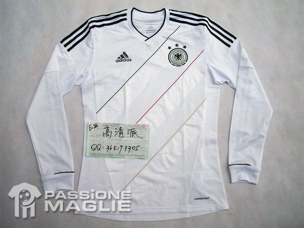 La maglia della Germania realizzata da Adidas per il 2012 Prima maglia Germania 2012
