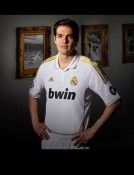 Kakà indossa la nuova prima divisa del Real Madrid 2011-2012