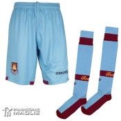 I pantaloncini da trasferta firmati Macron per il West Ham