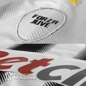 Alcuni particolari della nuova prima maglia della Juventus