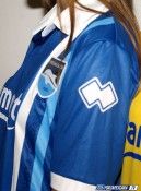 Seconda maglia blu del Pescara vista di lato