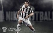Pirlo con il kit home Juventus 2011-2012