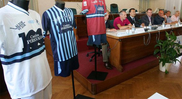Conferenza stampa Lecco maglie 100 anni