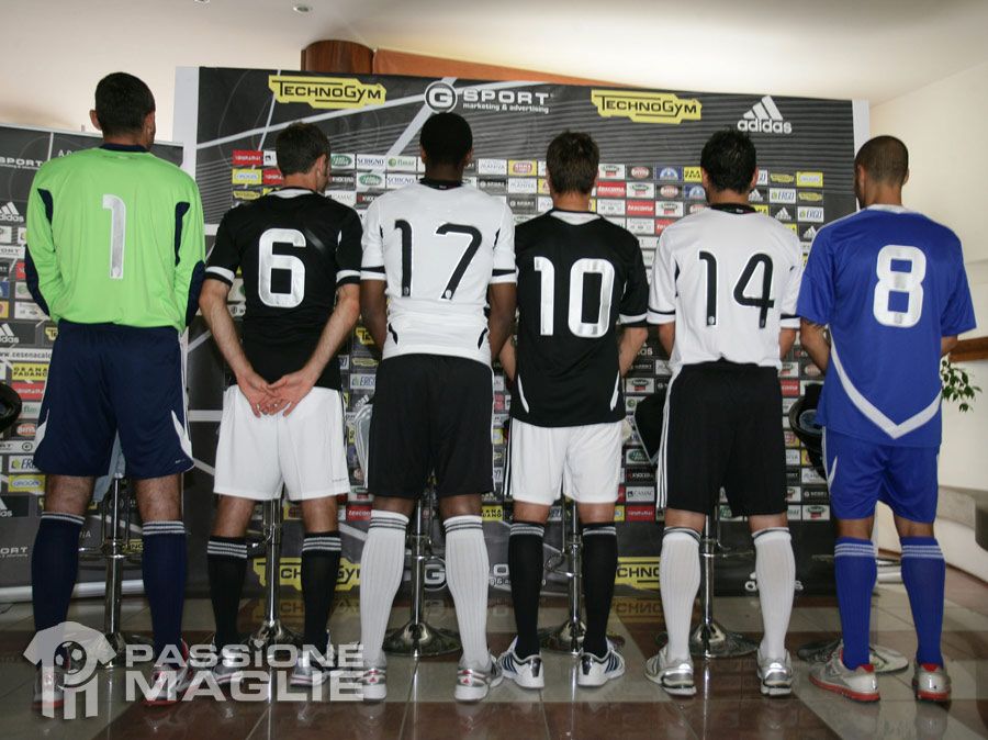 Le maglie del Cesena 2011-2012 griffate Adidas per il secondo anno