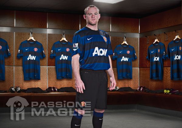 Rooney con la seconda maglia dello United 2011-2012