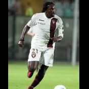 Ebagua in azione con la maglia bianca del Torino Ebagua in Siena-Torino