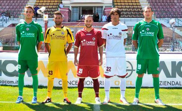 Tutte le maglie del Livorno 2011-2012