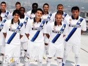 I calciatori nerazzurri con il kit away 2011-2012