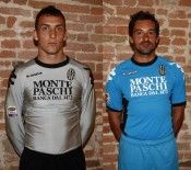 Le due maglie da portiere del Siena 2011-2012 Divisa portiere Siena