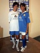 Le nuove maglie del Prato indossate da due modelle alla presentazione Maglie Prato 2011-2012