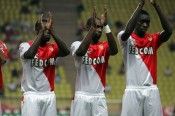 Giocatori dell'AS Monaco Calciatori del Monaco salutano i tifosi