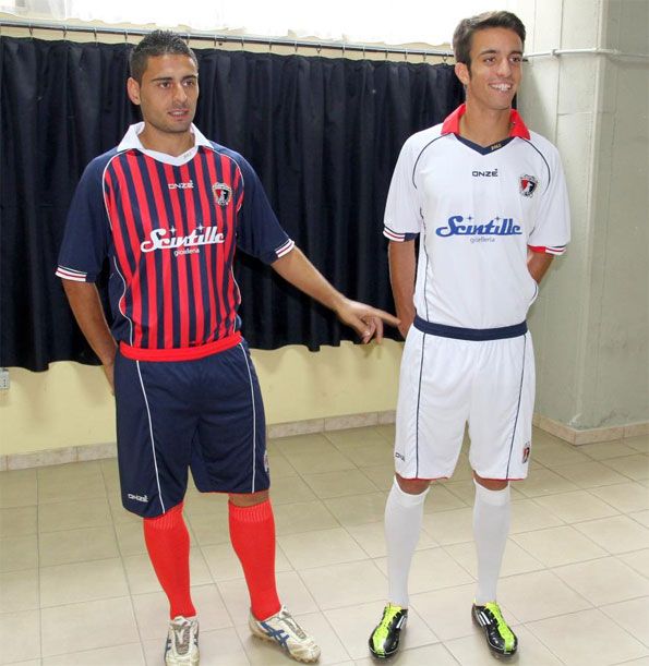 Le divise del Cosenza 2011-2012 Onze