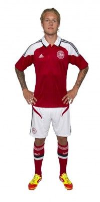 Kjaer indossa la divisa della Danimarca 2012