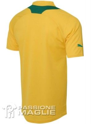 La divisa away del Camerun vista da dietro